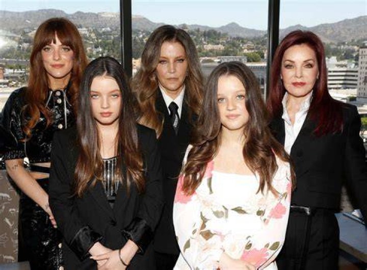 Who Is Lisa Marie Presley? Facts On Elvis & Priscilla’s Daughter – Hollywood Life