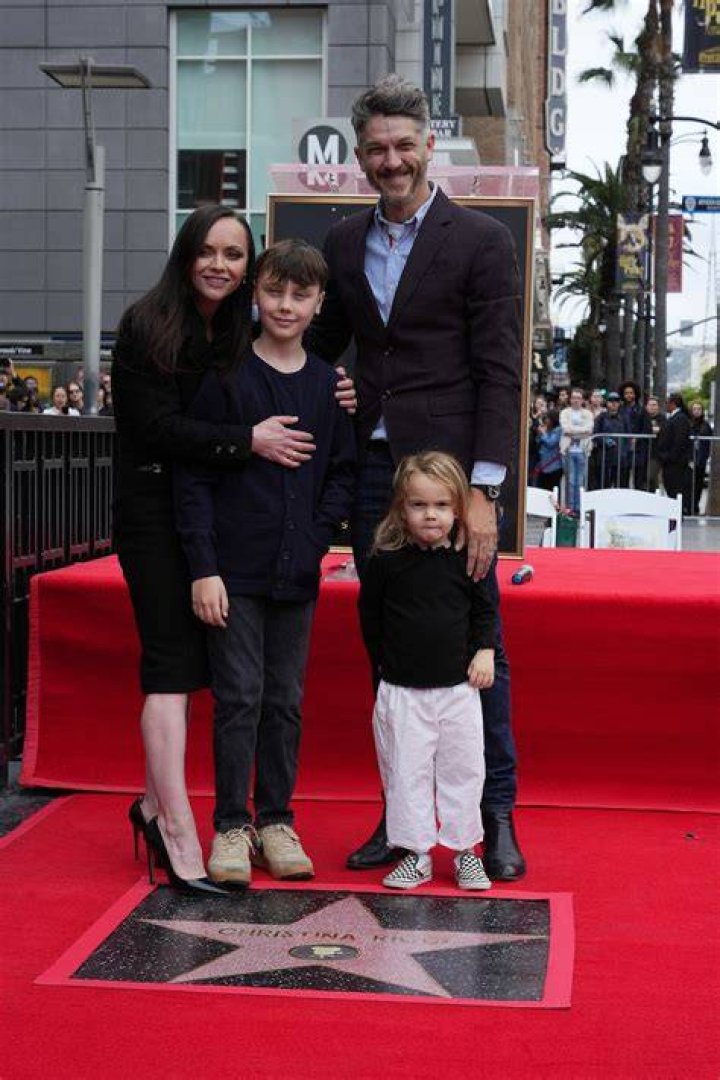 Who Is Mark Hampton? 5 Things About Christina Ricci’s New Husband – Hollywood Life