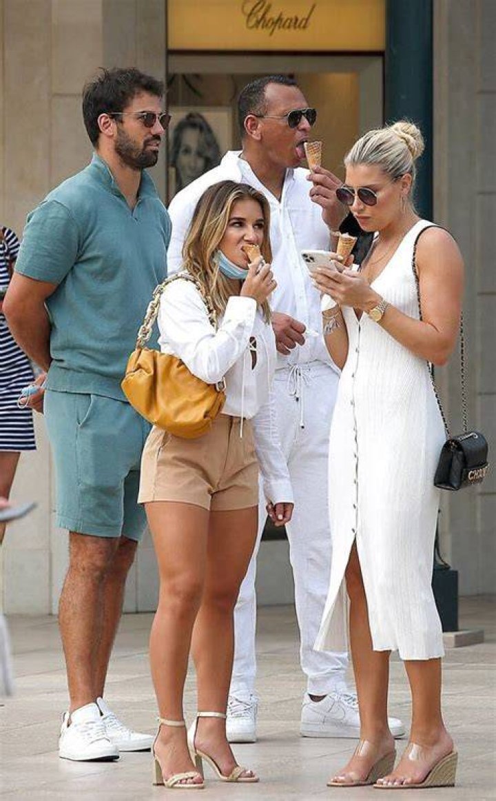 Who Is Melanie Collins? 5 Things About NFL Reporter Seen With A-Rod – Hollywood Life