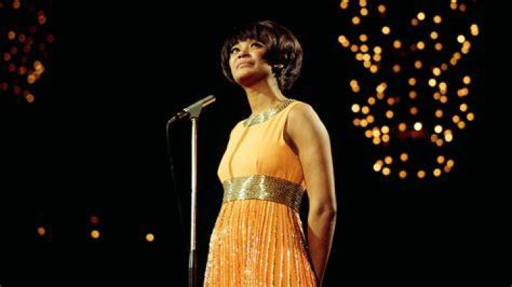 Who Is Nancy Wilson? 5 Facts About The late Jazz Singer – Hollywood Life