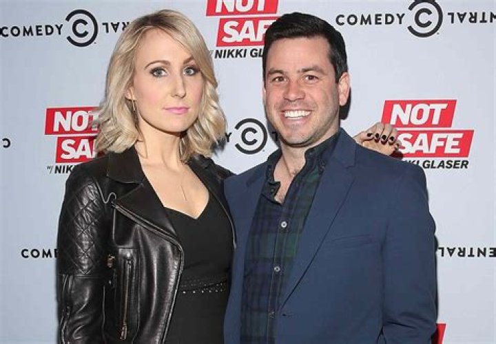 Who Is Nikki Glaser? 5 Things To Know About ‘MTV Movie & TV Awards’ Host – Hollywood Life