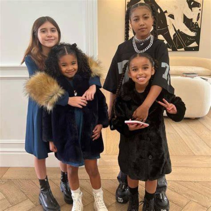 Who Is Sarah Howard? Facts About Kourtney Kardashian’s BFF – Hollywood Life