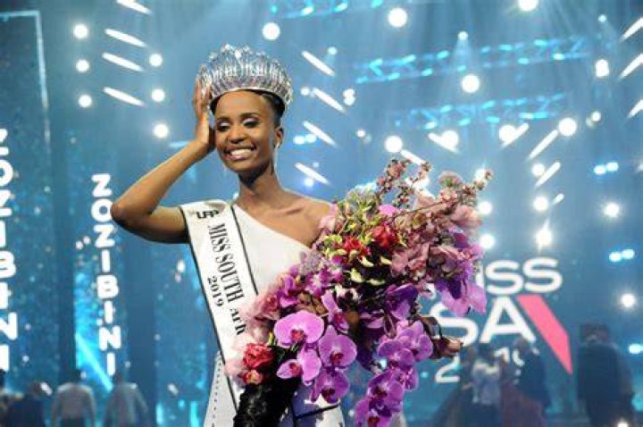 Who Is Zozibini Tunzi? 5 Things About Miss Universe 2019 Winner – Hollywood Life