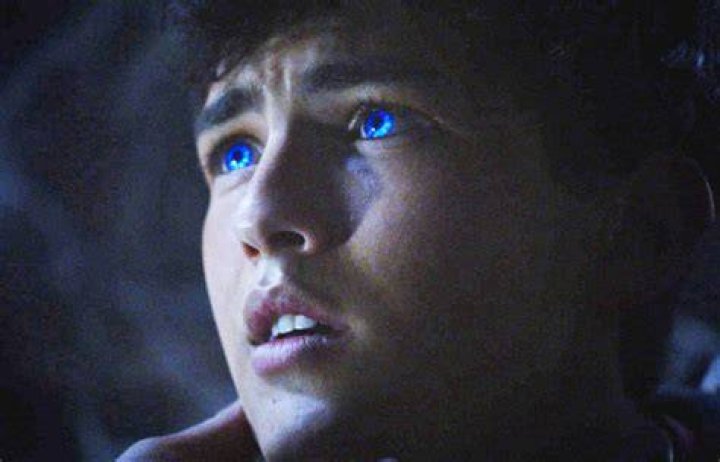 Why Derek Has Blue Eyes — Season 3 Episode 8 Recap – Hollywood Life