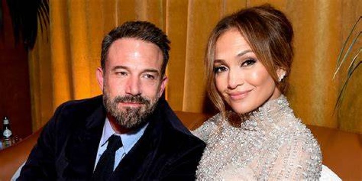 Why She Lives With Her Ex – Hollywood Life