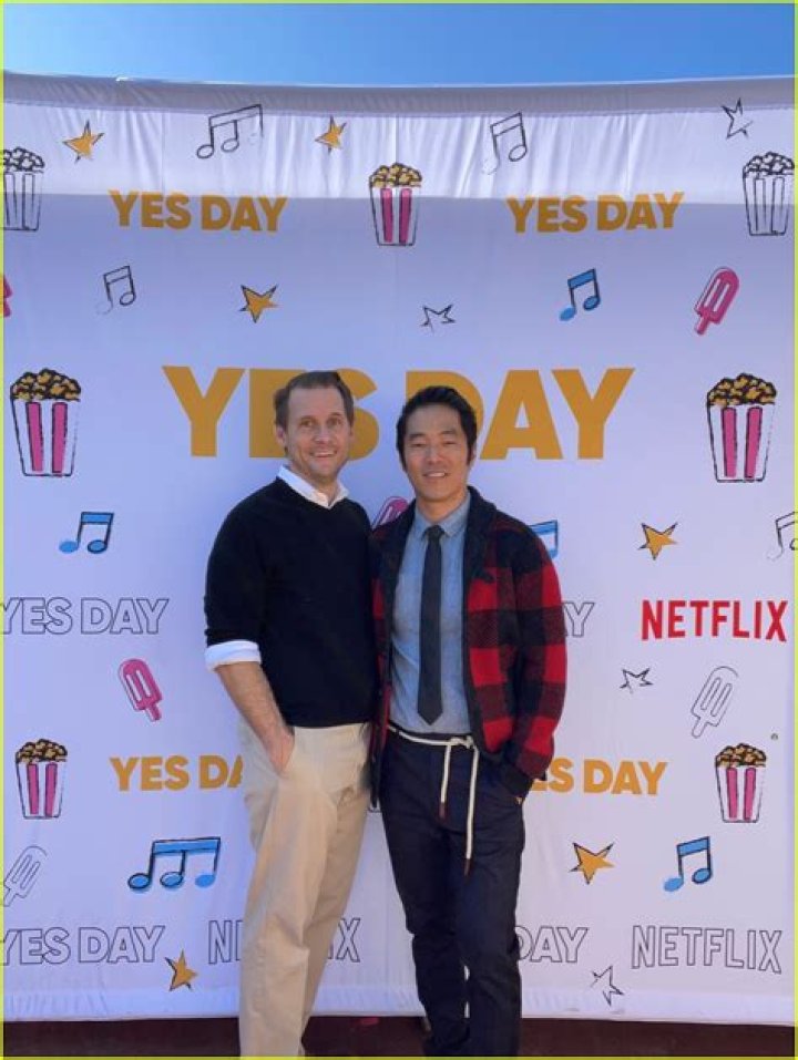 ‘Yes Day’ Star Reveals BTS Moments With Edgar Ramirez & Jennifer Garner – Hollywood Life