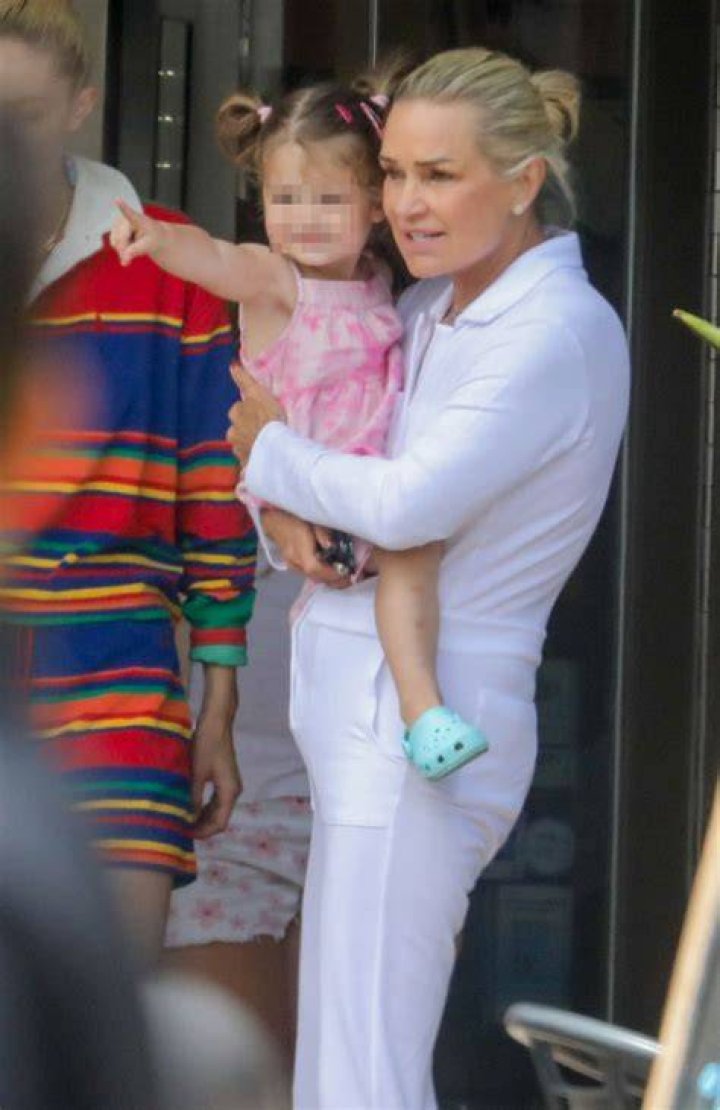 Yolanda Hadid Babysits Gigi & Zayn Malik’s Daughter: Photo – Hollywood Life