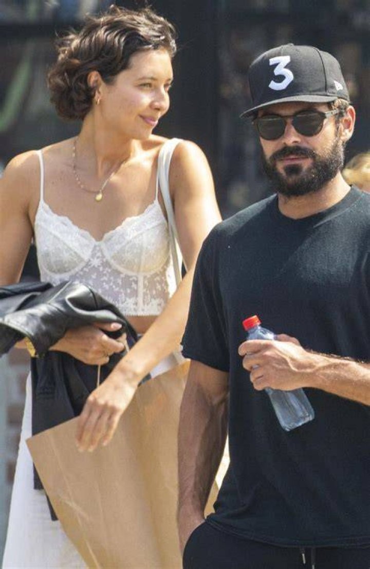 Zac Efron & GF Vanessa Valladares Prove They’re Going Strong While Heading To Beachside Lunch