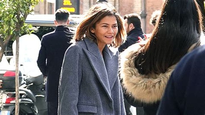 Zendaya Makeup Free In Gray Coat In Rome: Photos – Hollywood Life