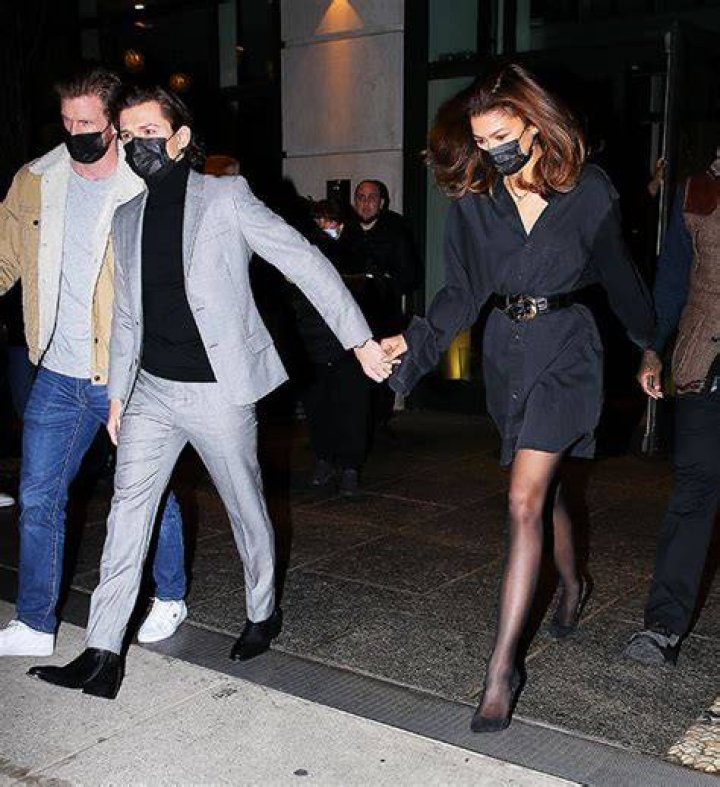 Zendaya & Tom Holland Hold Hands During NYC Date Night — Photos – Hollywood Life