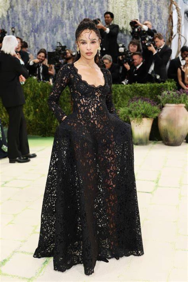 Zoe Kravitz’s Met Gala Dress 2021 Without Channing Tatum: Photo – Hollywood Life