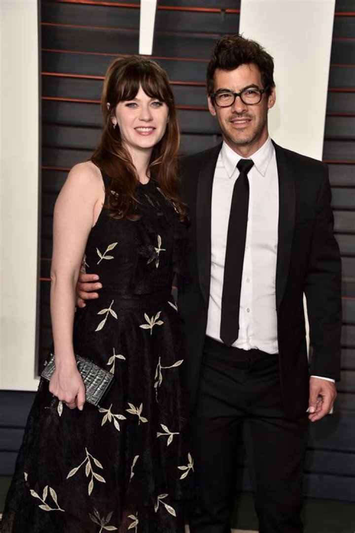 Zooey Deschanel & Jacob Pechenik Split After 4 Years Of Marriage – Hollywood Life